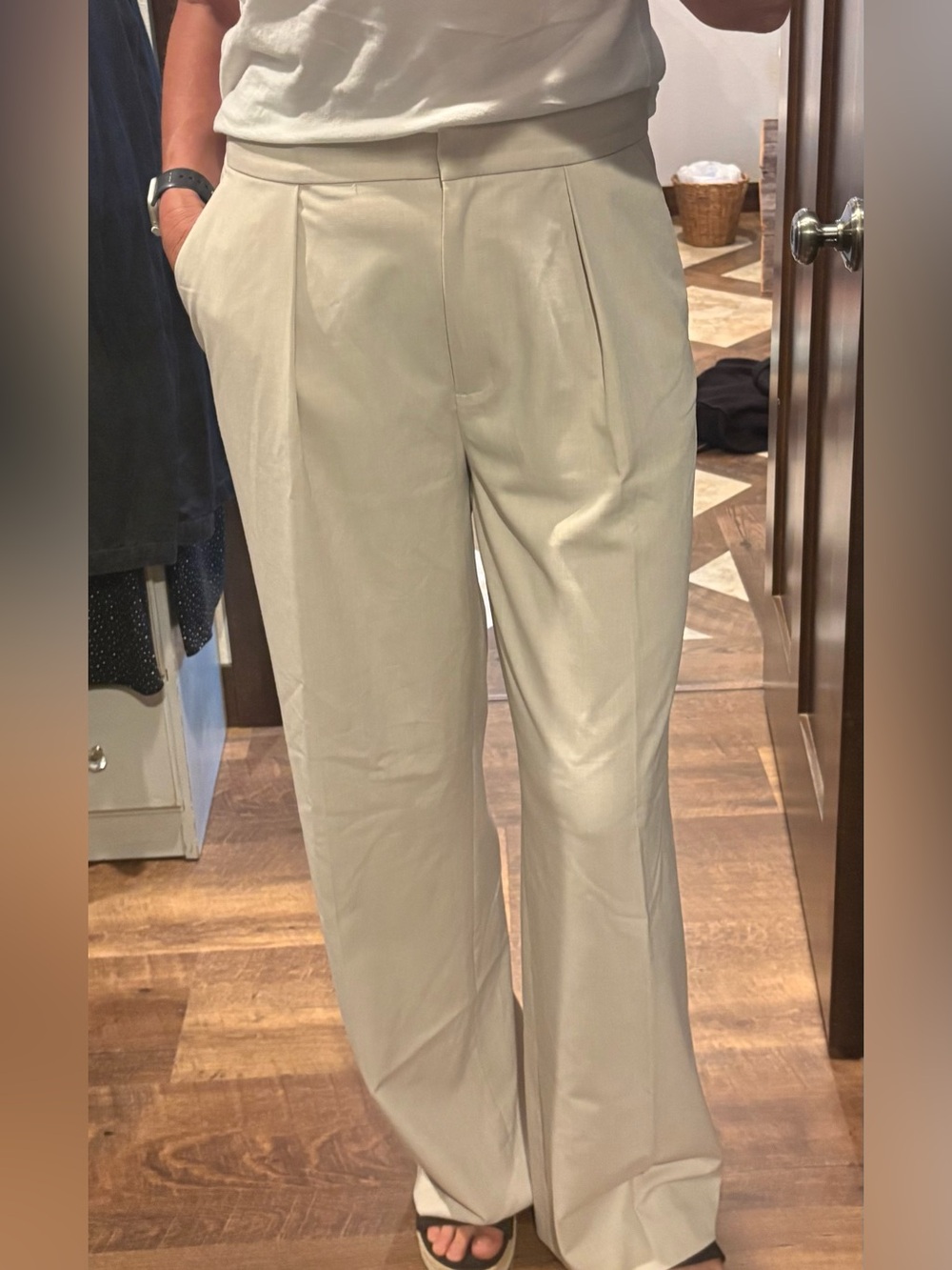 H&M Cream Pleated Wide-Leg Pants 
Perfect for spring & summer!